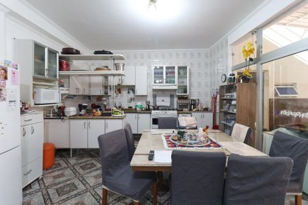 Casa à venda com 203m², 5 quartos e 6 vagasSala / Cozinha 1