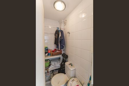 Apartamento para alugar com 94m², 3 quartos e 2 vagas Apartamento para alugar com 94m², 3 quartos e 2 vagasBanheiro de Serviço