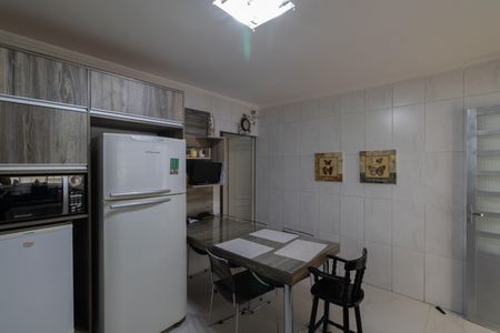 Casa à venda com 300m², 2 quartos e 5 vagas Casa à venda com 300m², 2 quartos e 5 vagasCozinha