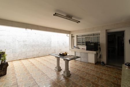 Casa à venda com 300m², 2 quartos e 5 vagas Casa à venda com 300m², 2 quartos e 5 vagasÁrea comum Quintal