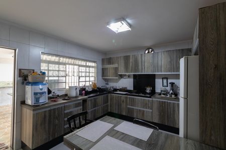 Casa à venda com 300m², 2 quartos e 5 vagas Casa à venda com 300m², 2 quartos e 5 vagasCozinha