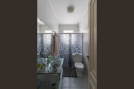 Casa à venda com 300m², 2 quartos e 5 vagas Casa à venda com 300m², 2 quartos e 5 vagasBanheiro