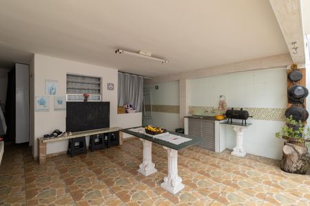 Casa à venda com 300m², 2 quartos e 5 vagas Casa à venda com 300m², 2 quartos e 5 vagasÁrea comum Quintal
