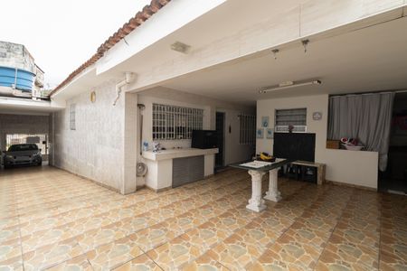 Casa à venda com 300m², 2 quartos e 5 vagas Casa à venda com 300m², 2 quartos e 5 vagasÁrea comum Quintal