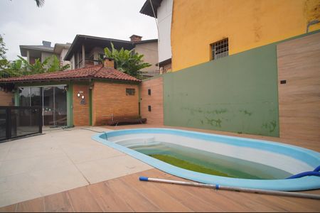 Casa à venda com 350m², 2 quartos e 5 vagasPiscina