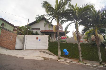 Casa à venda com 350m², 2 quartos e 5 vagasFachada + Plaquinha 