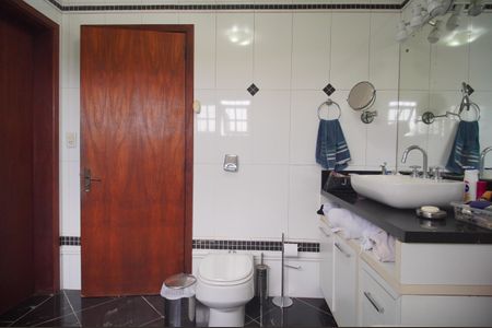 Casa à venda com 350m², 2 quartos e 5 vagasBanheiro da Suíte