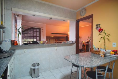 Casa à venda com 350m², 2 quartos e 5 vagasCozinha