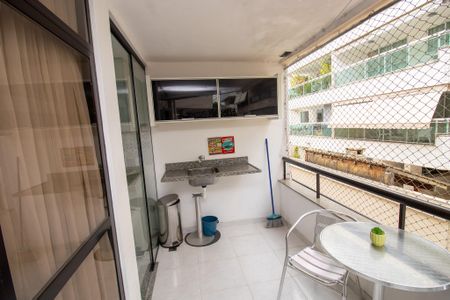 Apartamento para alugar com 81m², 2 quartos e sem vaga Apartamento para alugar com 81m², 2 quartos e sem vagaVaranda
