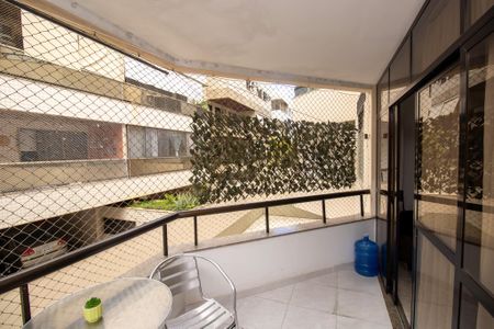 Apartamento para alugar com 81m², 2 quartos e sem vaga Apartamento para alugar com 81m², 2 quartos e sem vagaVaranda