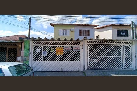 Casa à venda com 180m², 2 quartos e 2 vagasFachada