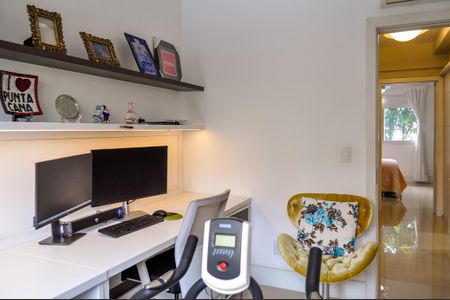 Casa de condomínio à venda com 265m², 3 quartos e 2 vagasEscritório