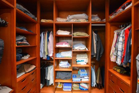 Casa à venda com 350m², 3 quartos e 4 vagasSUÍTE 3 CLOSET