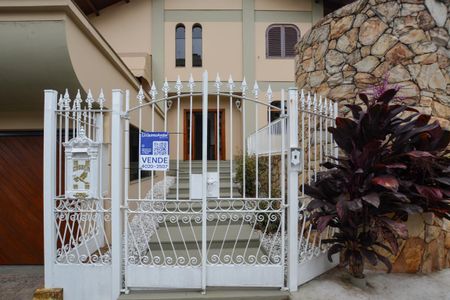 Casa à venda com 350m², 3 quartos e 4 vagasFACHADA