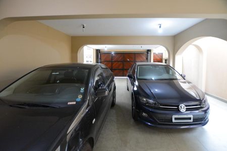 GARAGEM de casa à venda com 3 quartos, 350m² em Vila Sonia, São Paulo