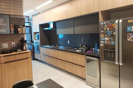 Apartamento à venda com 238m², 4 quartos e 3 vagas