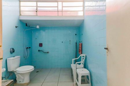 Casa à venda com 256m², 3 quartos e 2 vagasBanheiro