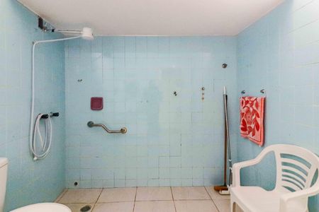 Casa à venda com 256m², 3 quartos e 2 vagasBanheiro