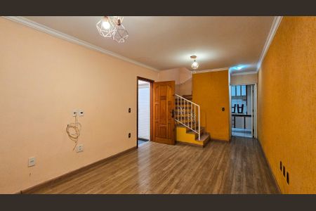 Casa para alugar com 100m², 3 quartos e 2 vagas Casa para alugar com 100m², 3 quartos e 2 vagasSala