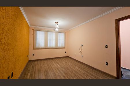 Casa para alugar com 100m², 3 quartos e 2 vagas Casa para alugar com 100m², 3 quartos e 2 vagasSala