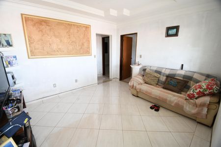 Casa à venda com 80m², 2 quartos e 7 vagasSala