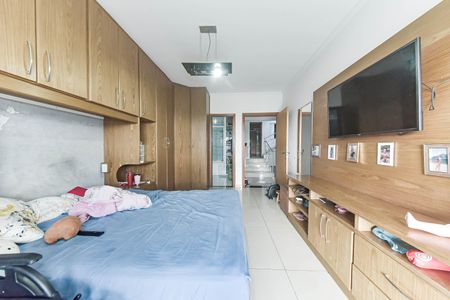 Casa à venda com 170m², 6 quartos e 2 vagasSuíte 2