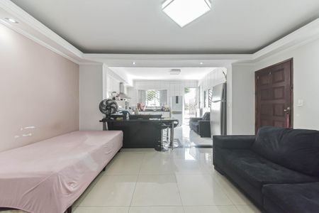 Casa à venda com 170m², 6 quartos e 2 vagasSala