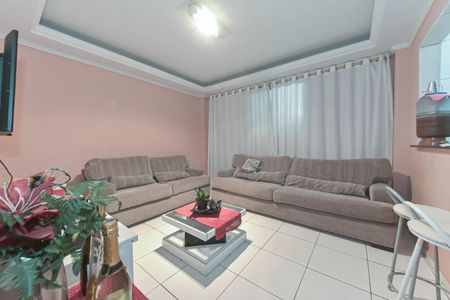 Casa à venda com 170m², 6 quartos e 2 vagasCasa 2 - Sala