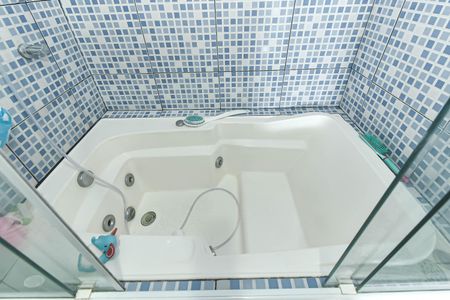 Casa à venda com 170m², 6 quartos e 2 vagasBanheiro da Suíte 2