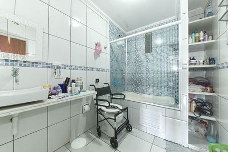 Casa à venda com 170m², 6 quartos e 2 vagasBanheiro da Suíte 2