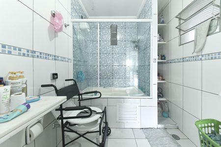 Casa à venda com 170m², 6 quartos e 2 vagasBanheiro da Suíte 2