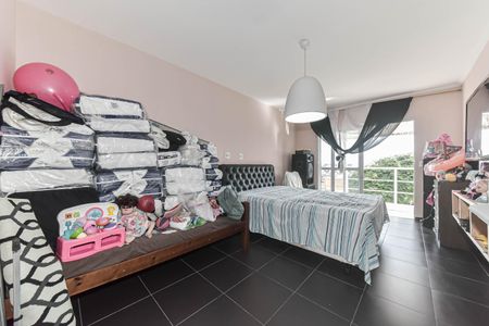 Casa à venda com 170m², 6 quartos e 2 vagasSuíte 1