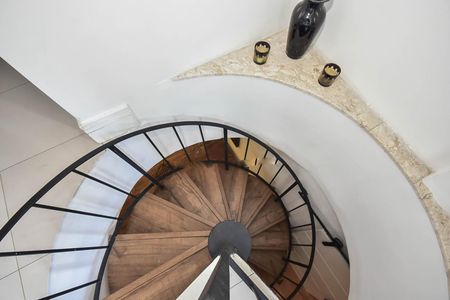 Apartamento à venda com 160m², 3 quartos e 2 vagasEscada