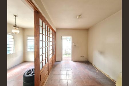 Casa à venda com 285m², 4 quartos e 3 vagas Casa à venda com 285m², 4 quartos e 3 vagasSala Casa 2