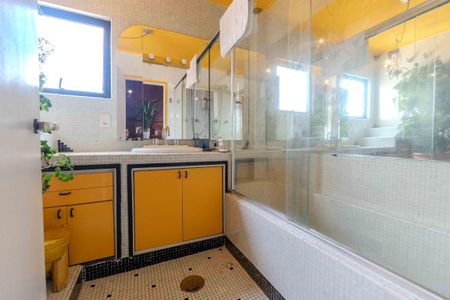 Apartamento para alugar com 100m², 2 quartos e 1 vaga Apartamento para alugar com 100m², 2 quartos e 1 vagaBanheiro