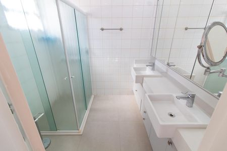 Apartamento para alugar com 256m², 4 quartos e 4 vagasBanheiro da Suíte 1