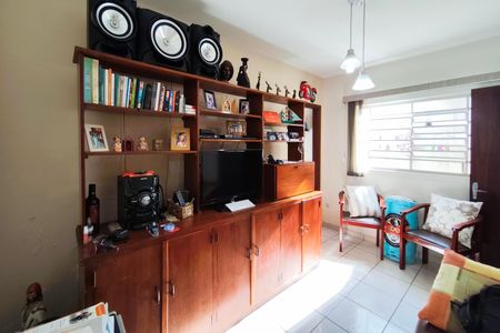 Casa à venda com 350m², 4 quartos e 2 vagas Casa à venda com 350m², 4 quartos e 2 vagasEdícula - Sala