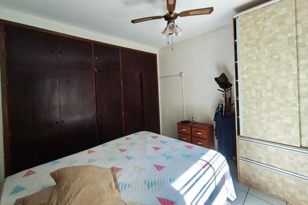 Casa à venda com 350m², 4 quartos e 2 vagas Casa à venda com 350m², 4 quartos e 2 vagasEdícula - Quarto