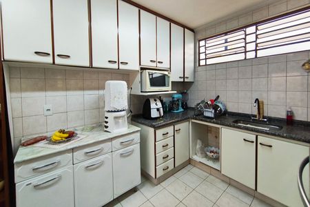 Casa à venda com 350m², 4 quartos e 2 vagas Casa à venda com 350m², 4 quartos e 2 vagasCozinha