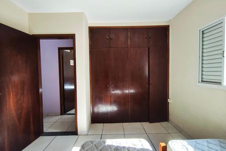 Casa à venda com 350m², 4 quartos e 2 vagas Casa à venda com 350m², 4 quartos e 2 vagasQuarto 1