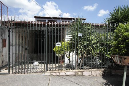 Casa à venda com 360m², 4 quartos e 3 vagasFachada