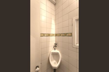 Casa de condomínio para alugar com 500m², 3 quartos e 6 vagasBanheiro