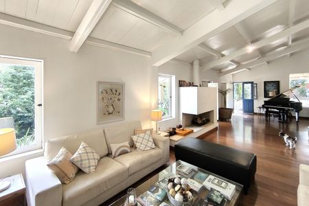 Casa de condomínio para alugar com 500m², 3 quartos e 6 vagasSala