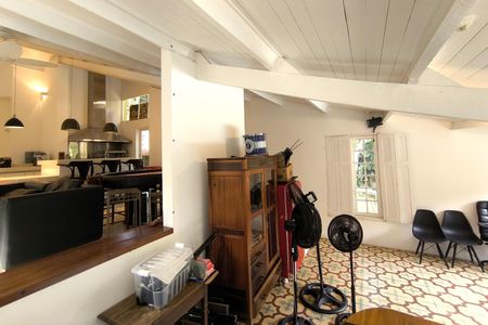 Casa de condomínio para alugar com 500m², 3 quartos e 6 vagasSala