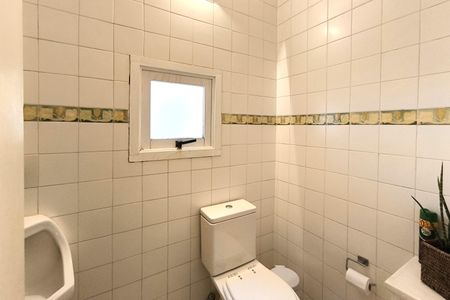 Casa de condomínio para alugar com 500m², 3 quartos e 6 vagasBanheiro