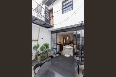Casa de condomínio à venda com 95m², 2 quartos e 2 vagas Casa de condomínio à venda com 95m², 2 quartos e 2 vagasÁrea externa