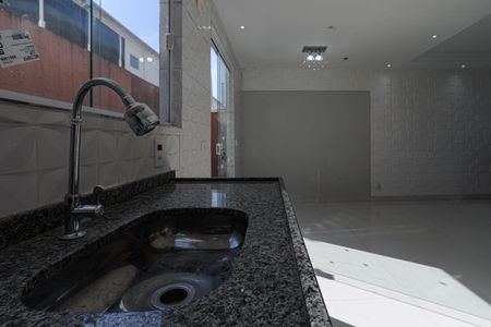 Casa de condomínio para alugar com 57m², 2 quartos e 2 vagas Casa de condomínio para alugar com 57m², 2 quartos e 2 vagasCozinha