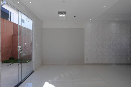 Casa de condomínio para alugar com 57m², 2 quartos e 2 vagas Casa de condomínio para alugar com 57m², 2 quartos e 2 vagasCozinha