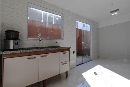 Casa de condomínio para alugar com 57m², 2 quartos e 2 vagas Casa de condomínio para alugar com 57m², 2 quartos e 2 vagasCozinha