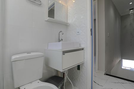 Casa de condomínio para alugar com 57m², 2 quartos e 2 vagas Casa de condomínio para alugar com 57m², 2 quartos e 2 vagasBanheiro